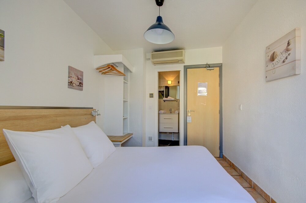 Фото Hotel Des Calanques