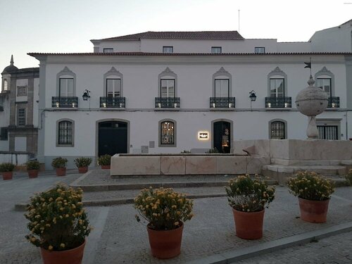 Гостиница MouraSuites Hotel в Эворе