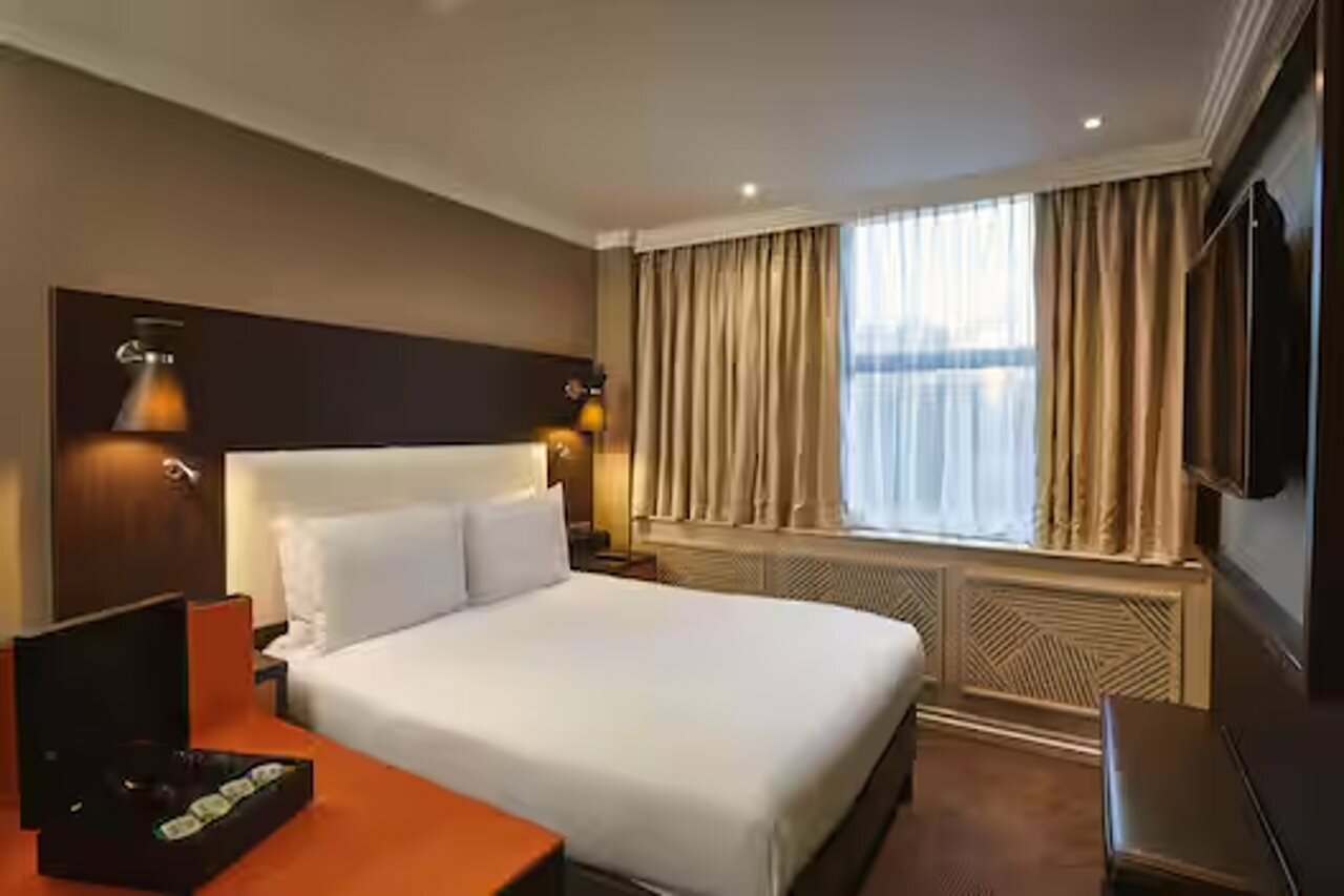 Фото DoubleTree by Hilton Hotel London - Ealing