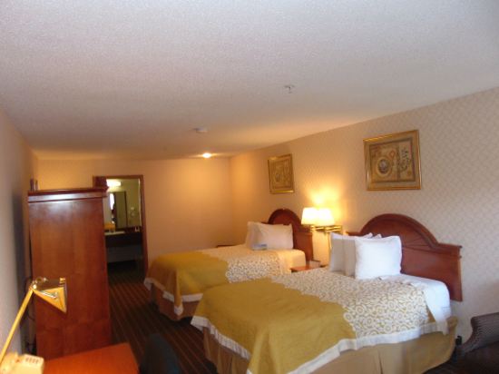 Фото Days Inn by Wyndham Huntington