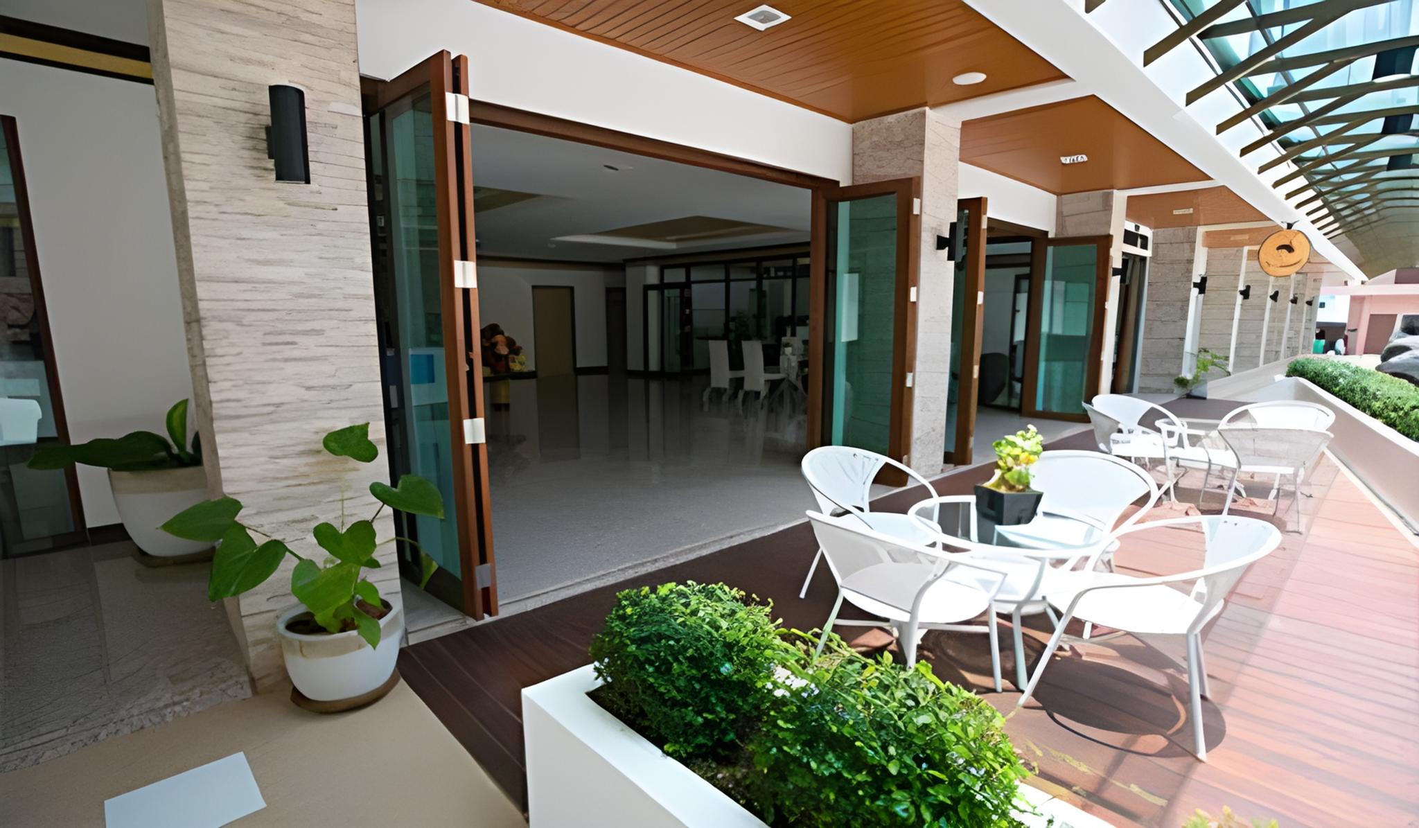 Фото The Capital Hotel