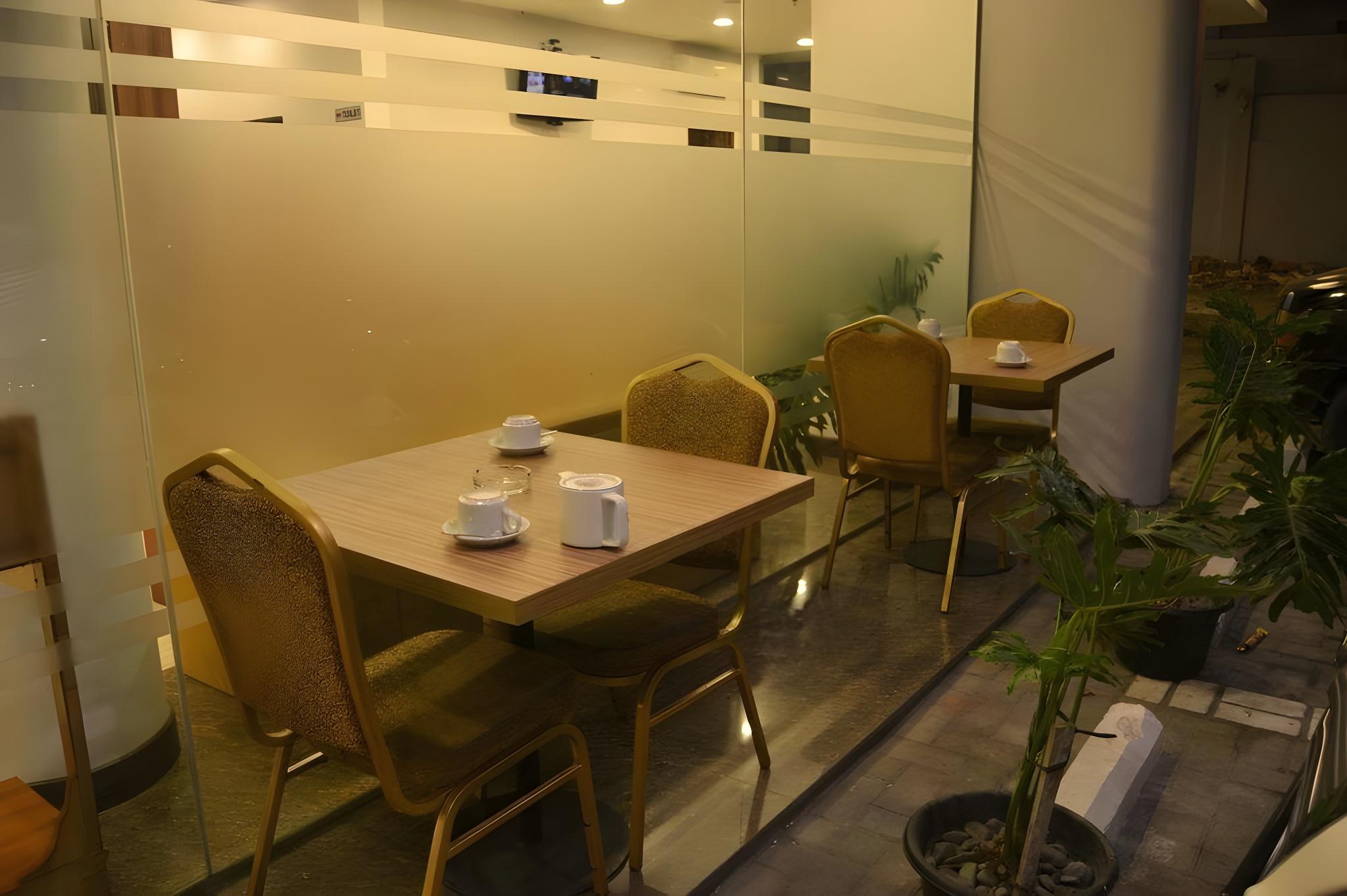 Фото Отель Bobotel Gatot Subroto Medan