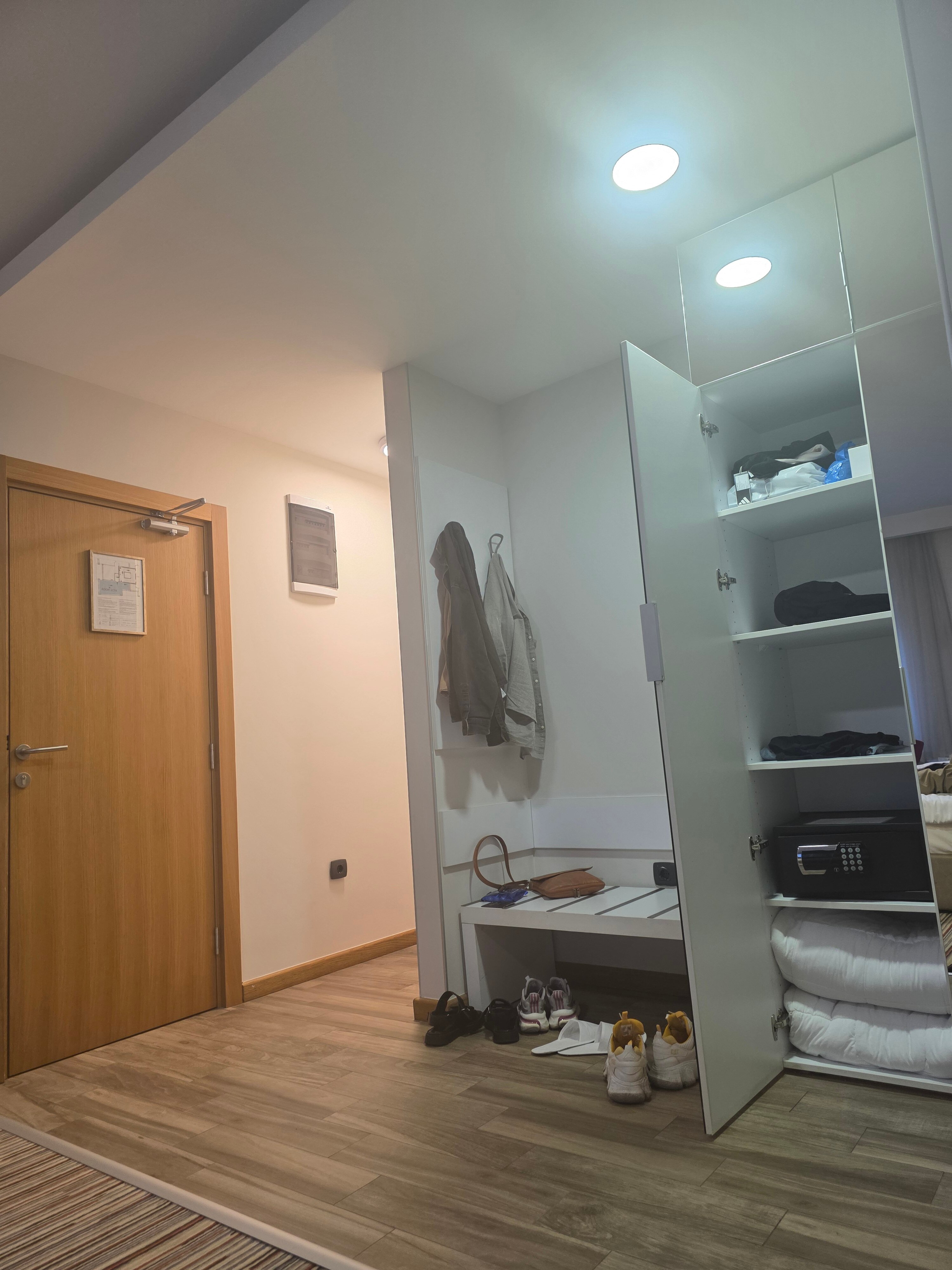 Фото Hotel Tesla Smart Stay