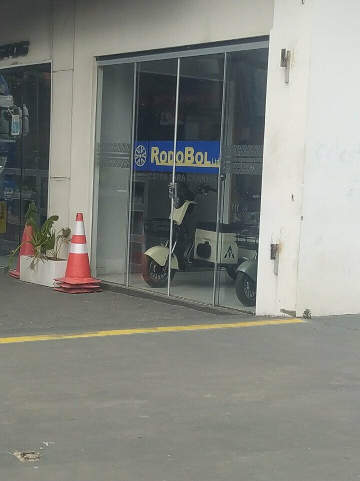 Car dealership Rodobol, Santa Cruz de la Sierra, photo