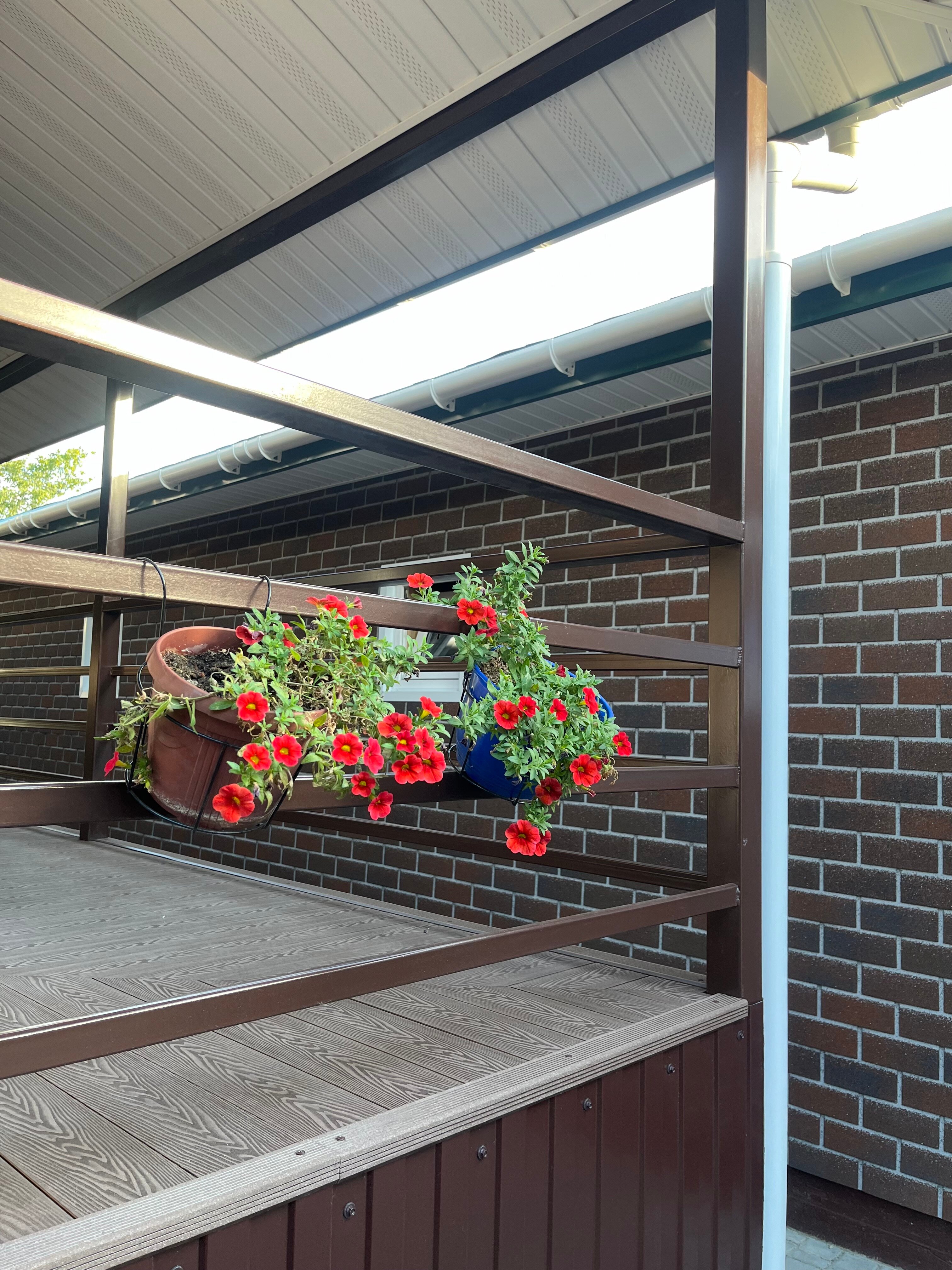 Фото Дом с лилиями