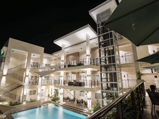 Фото Rovira Suites