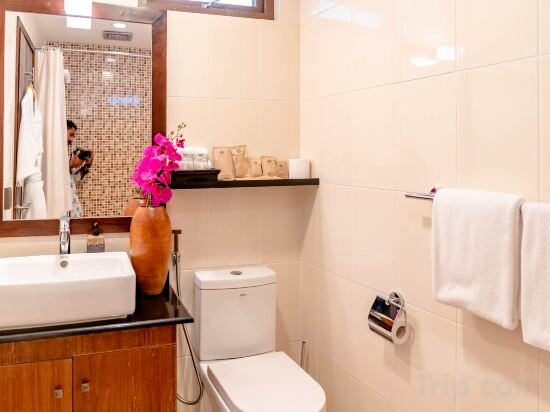 Фото The Somerset Hotel