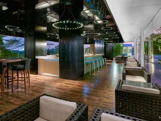 Фото Fm7 Resort Hotel Bandara Jakarta Airport