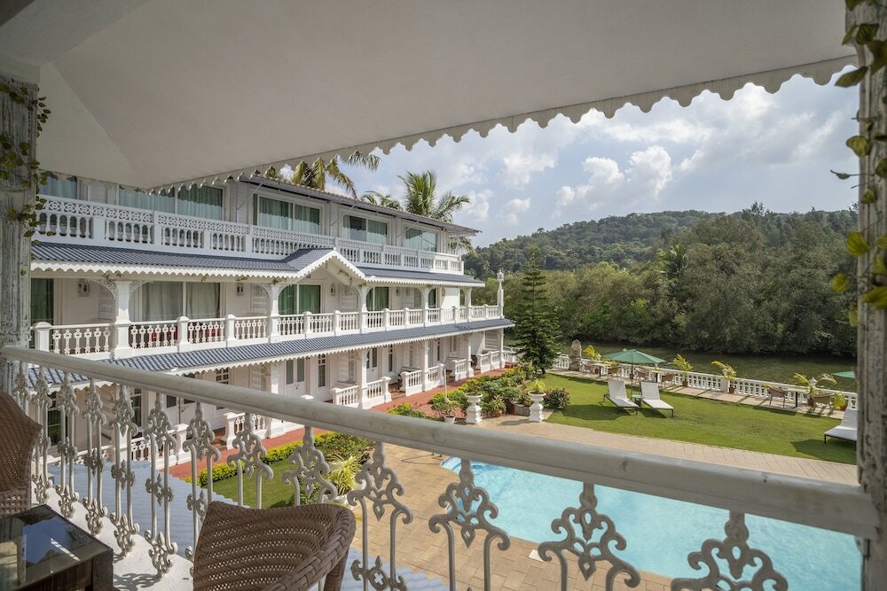 Фото Stone Wood River Front