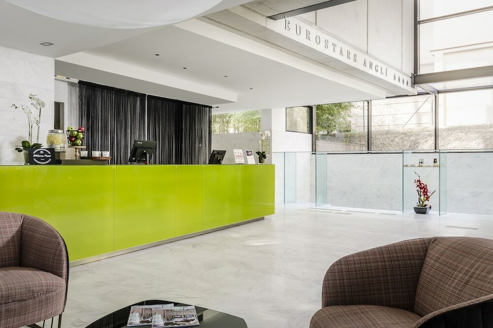 Фото Ikonik Angli