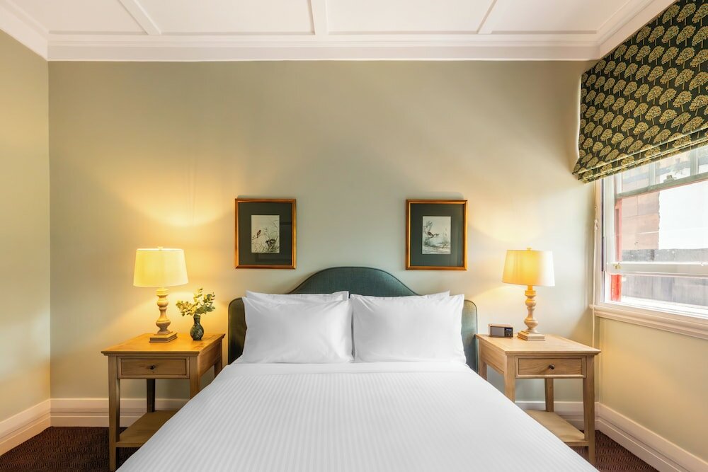 Фото The Russell Boutique Hotel