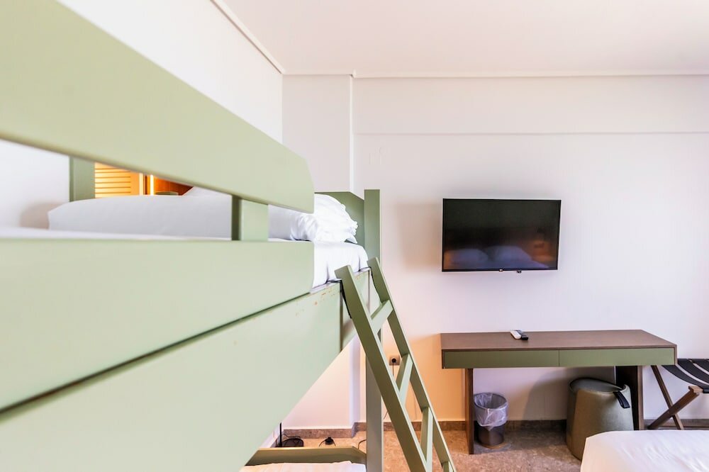 Фото Messinian Bay Hotel