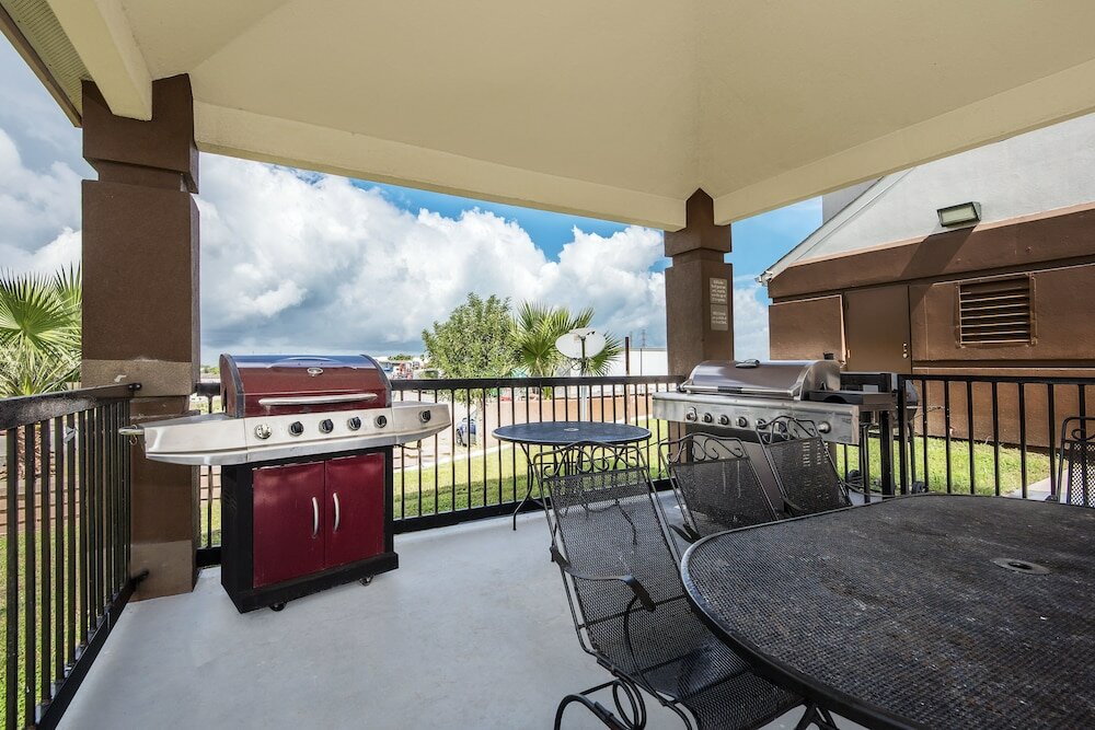 Фото Candlewood Suites Galveston, an Ihg Hotel