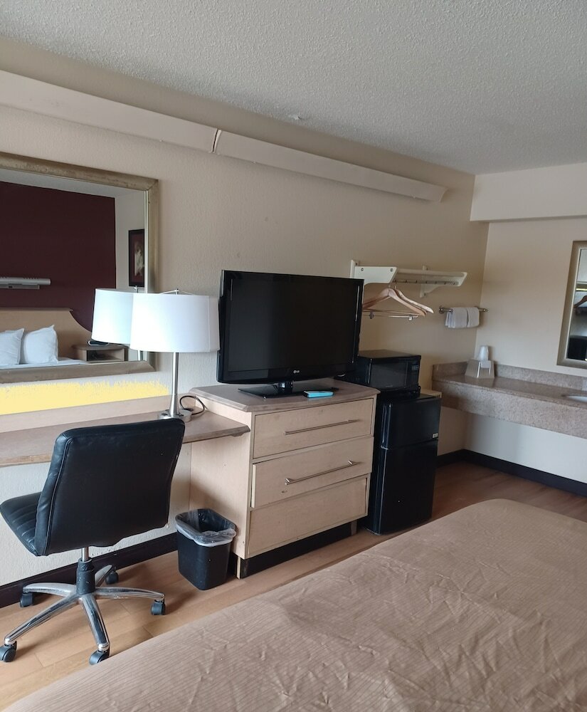 Фото Red Roof Inn Detroit - Southfield