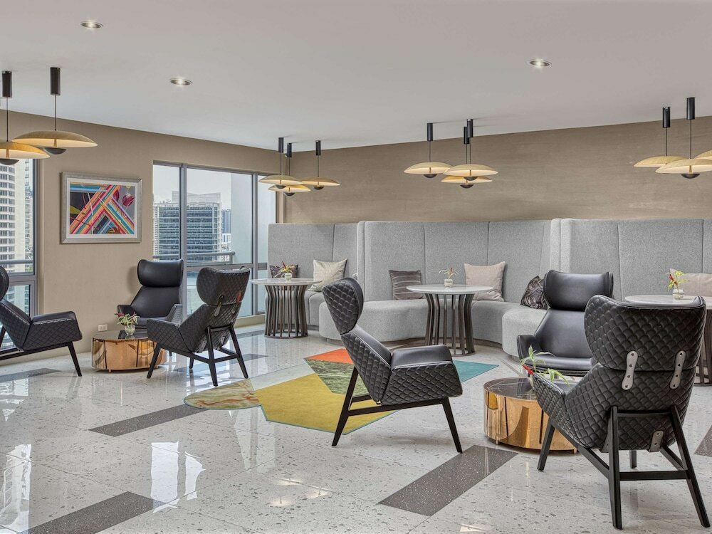 Фото Novotel Suites Manila at Acqua