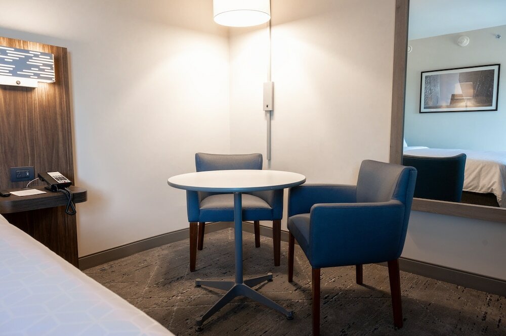 Фото City Express Plus Satelite