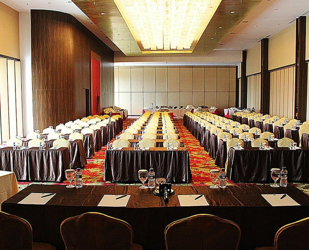 Фото Hariston Hotel and Suites