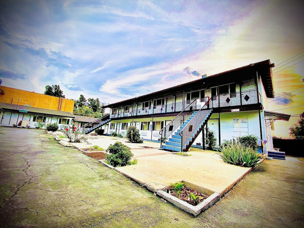 Фото Casa Blanca Inn & Suites