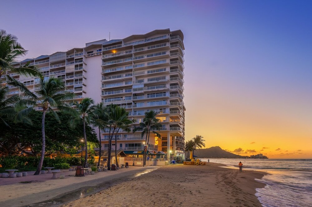 Фото Castle Waikiki Shore