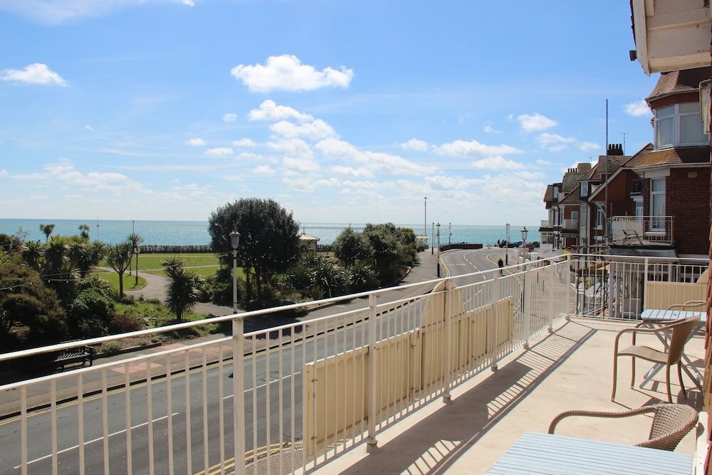 Фото The New England