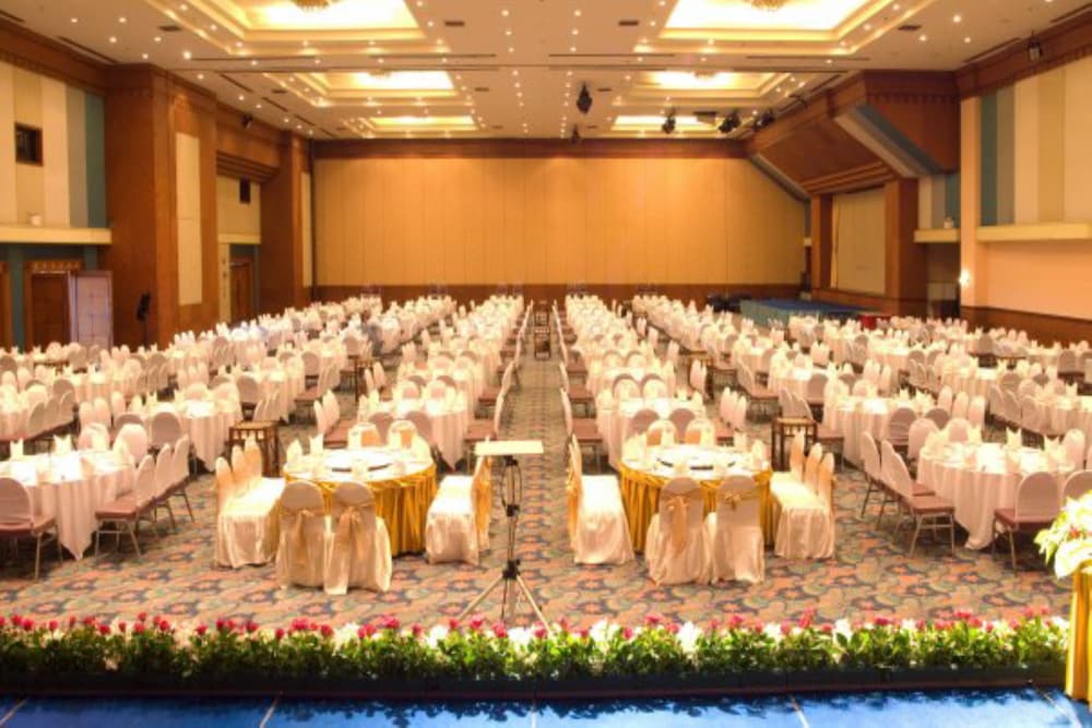 Фото Thumrin Thana Hotel