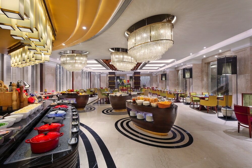 Фото Sheraton Grand Pune Bund Garden Hote