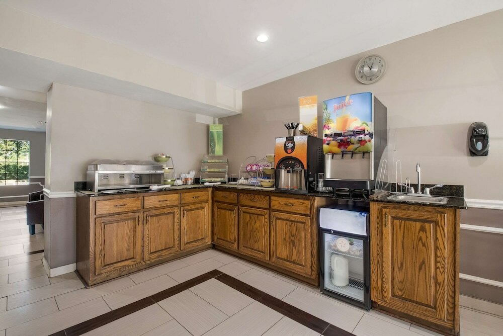 Фото Quality Inn Decherd Winchester