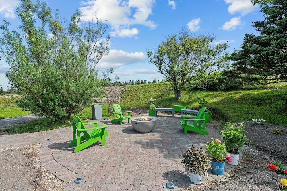 Фото Edge of the Avalon Inn