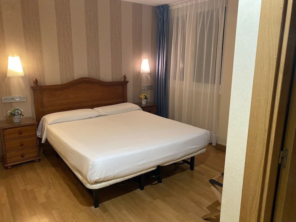 Фото Villa de Ermua Hotel