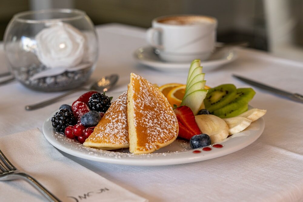 Фото The Moon Boutique Hotel