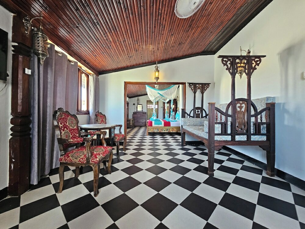 Фото Dhow Palace Hotel