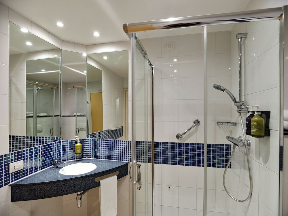 Фото Holiday Inn Express Milan - Malpensa Airport, an Ihg Hotel