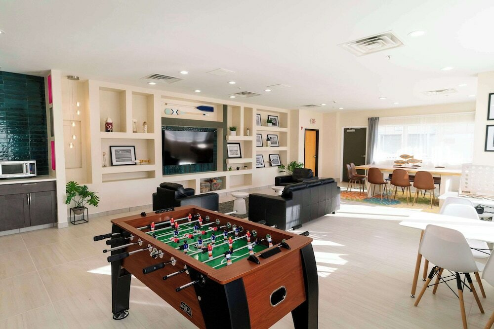 Фото Gateway Hotel & Suites, Ascend Hotel Collection