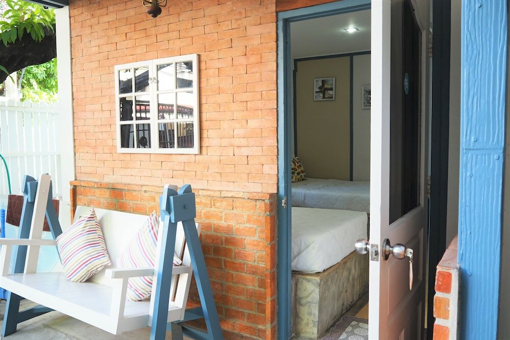 Фото Stay With Me Guesthouse