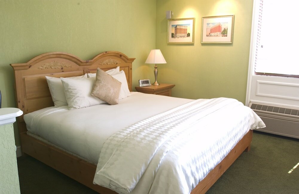 Фото Mark Twain Hotel