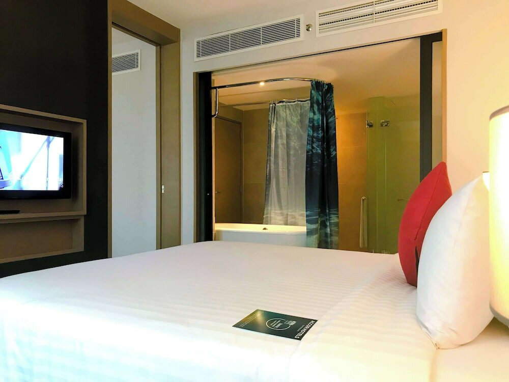 Фото Mercure Kuala Lumpur Shaw Parade