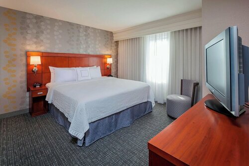 Гостиница Courtyard by Marriott Madison West Middleton в Миддлтоне