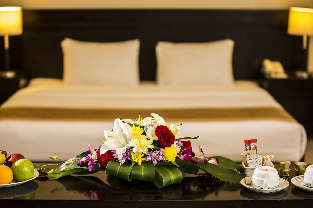 Фото Monroe Hotel & Suites