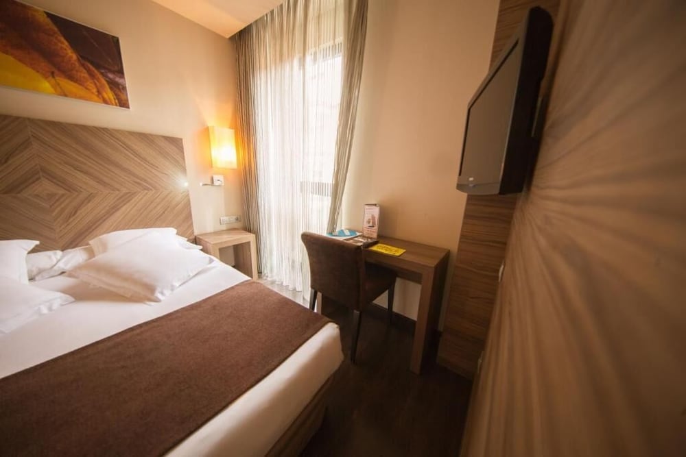 Фото Hotel Aroi Ponferrada