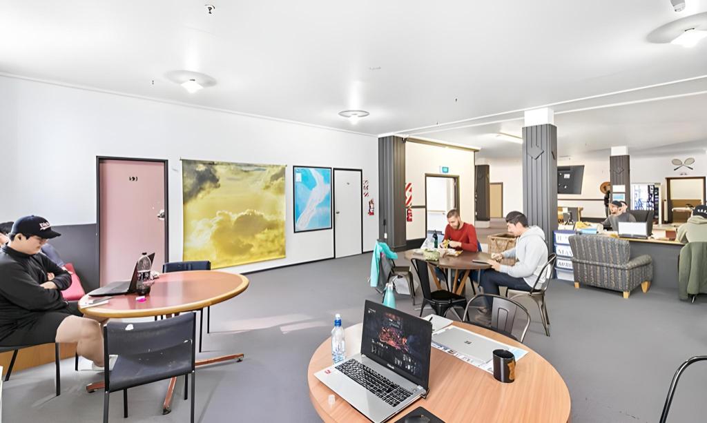 Фото Queen Street Backpackers