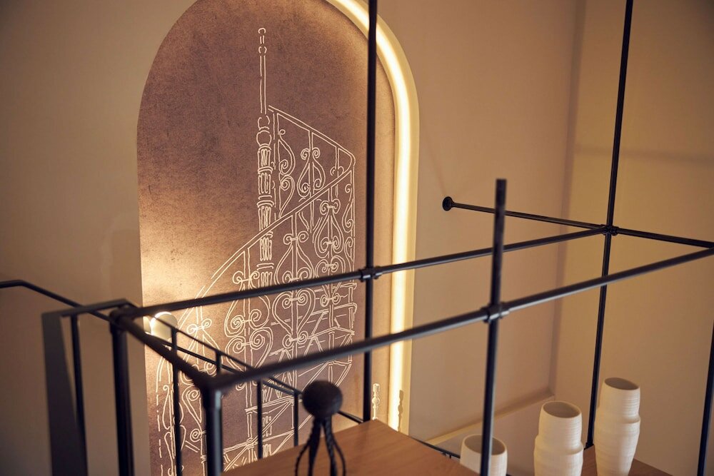 Фото Wasserturm Hotel Cologne, Curio Collection by Hilton