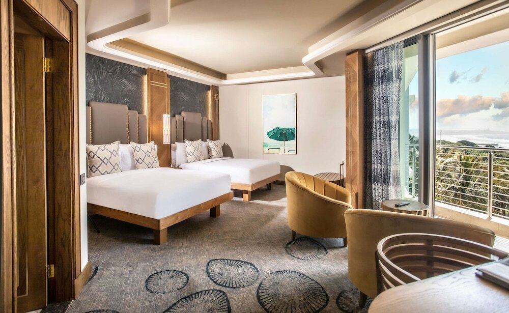 Фото Suncoast Hotel