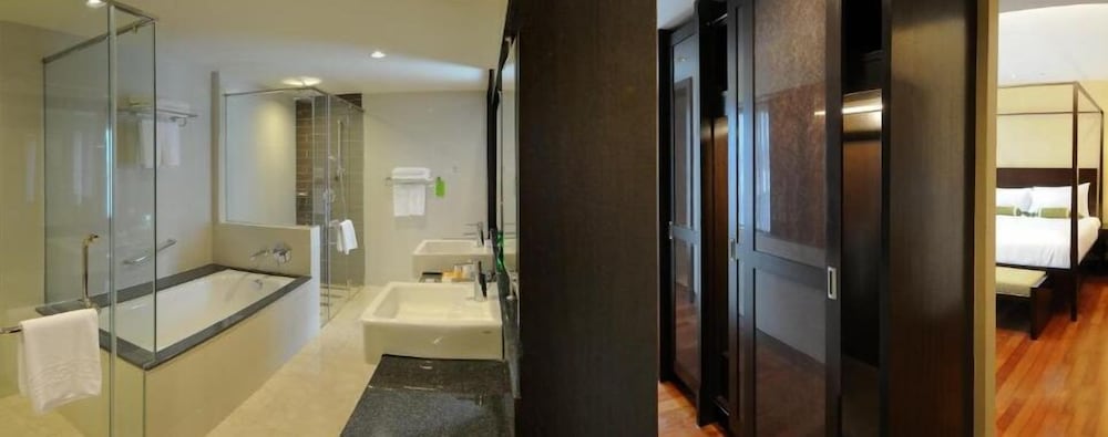 Фото MiCasa All Suite Hotel