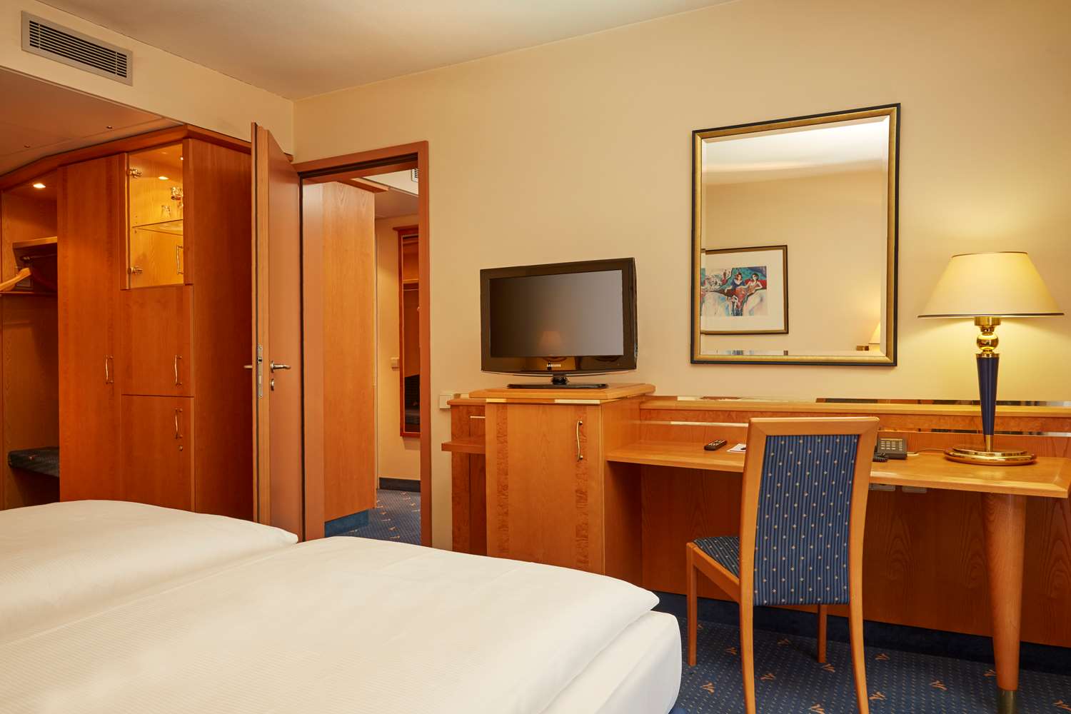 Фото 236041957965