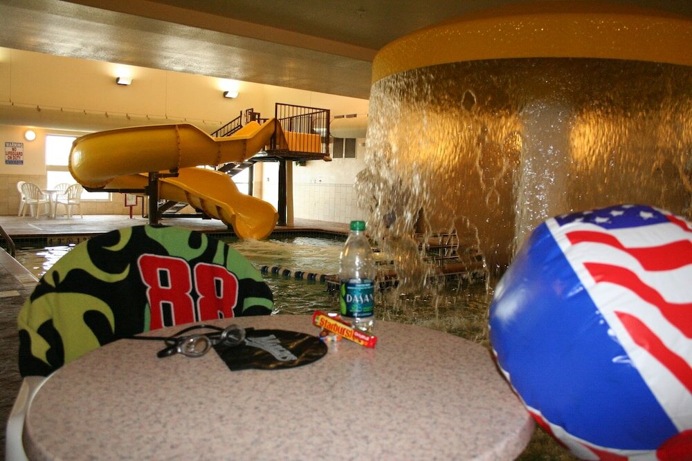 Фото Expressway Suites Fargo