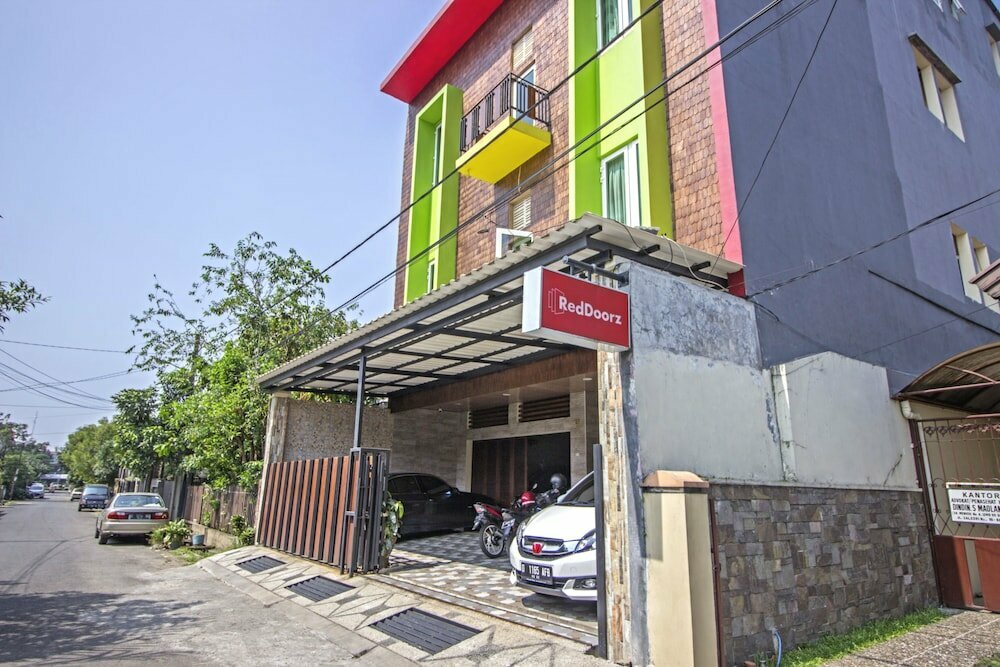 Hotel RedDoorz near Trans Studio Mall 2, Bandung, photo