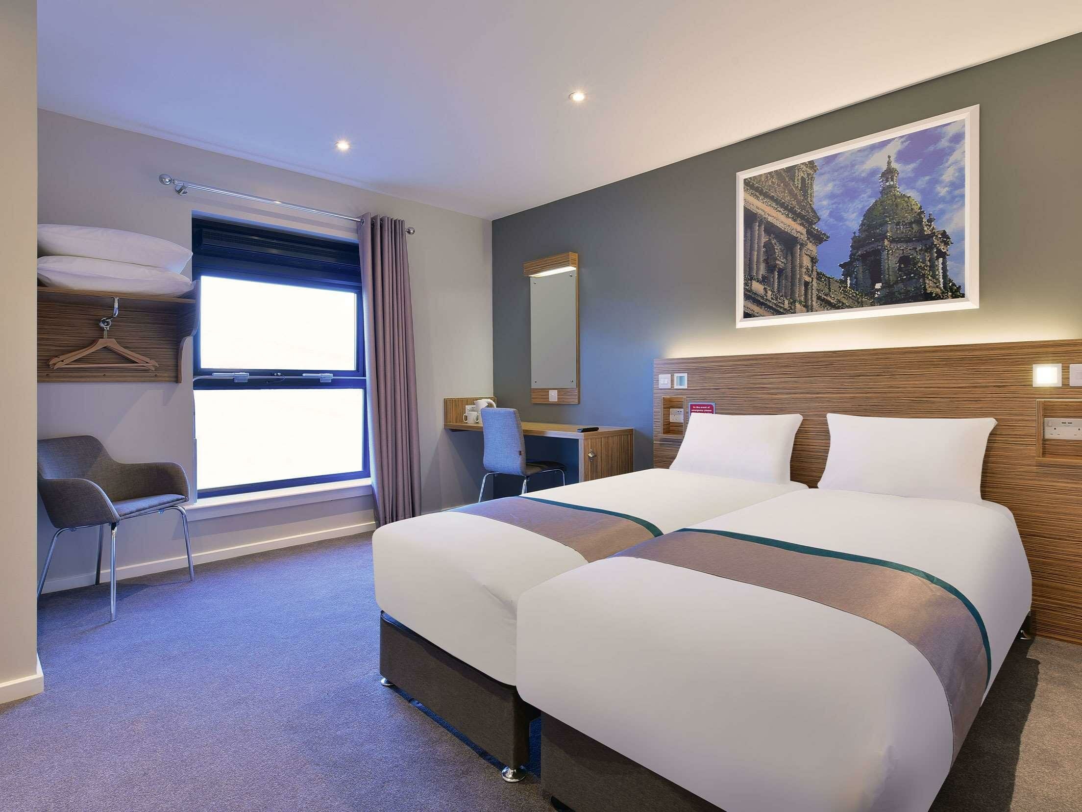 Фото Travelodge Edinburgh Park