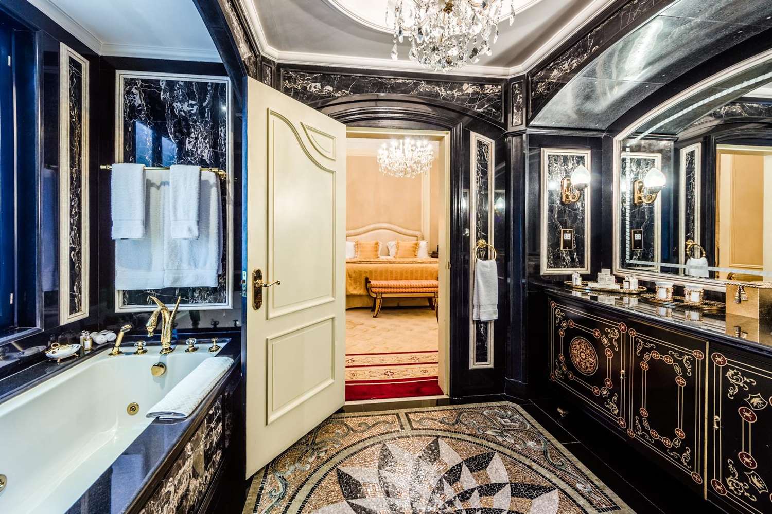 Фото The Bentley London