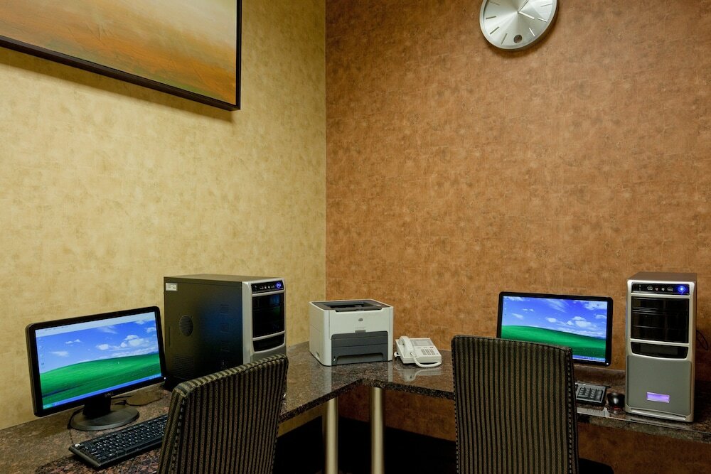 Фото Armon Plaza Montreal Airpt, Trademark Collection by Wyndham