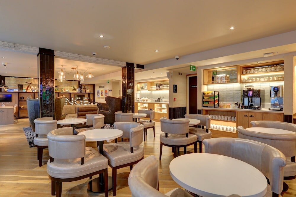 Фото Hub by Premier Inn London Goodge Street hotel